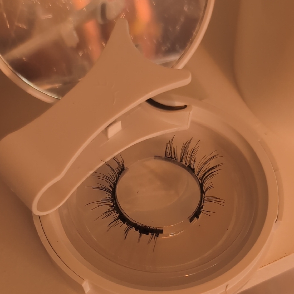 Black False Eyelashes with Case